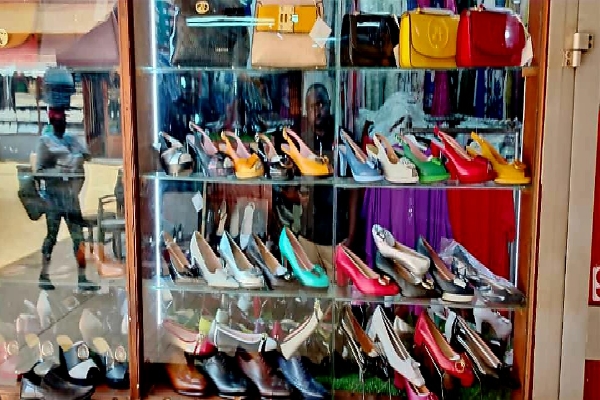 HAPPING SHOPPING