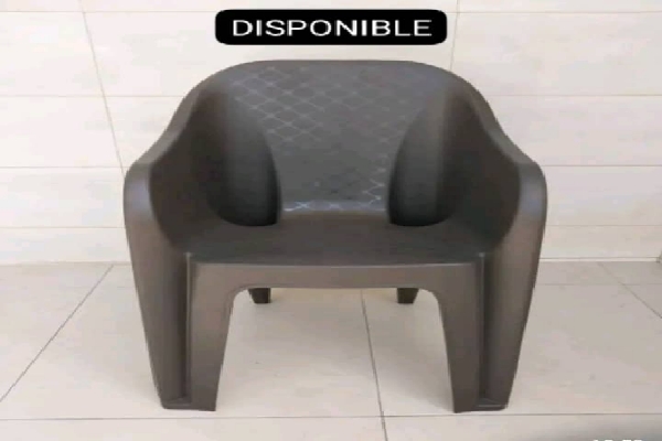 chaise en plastique sarl