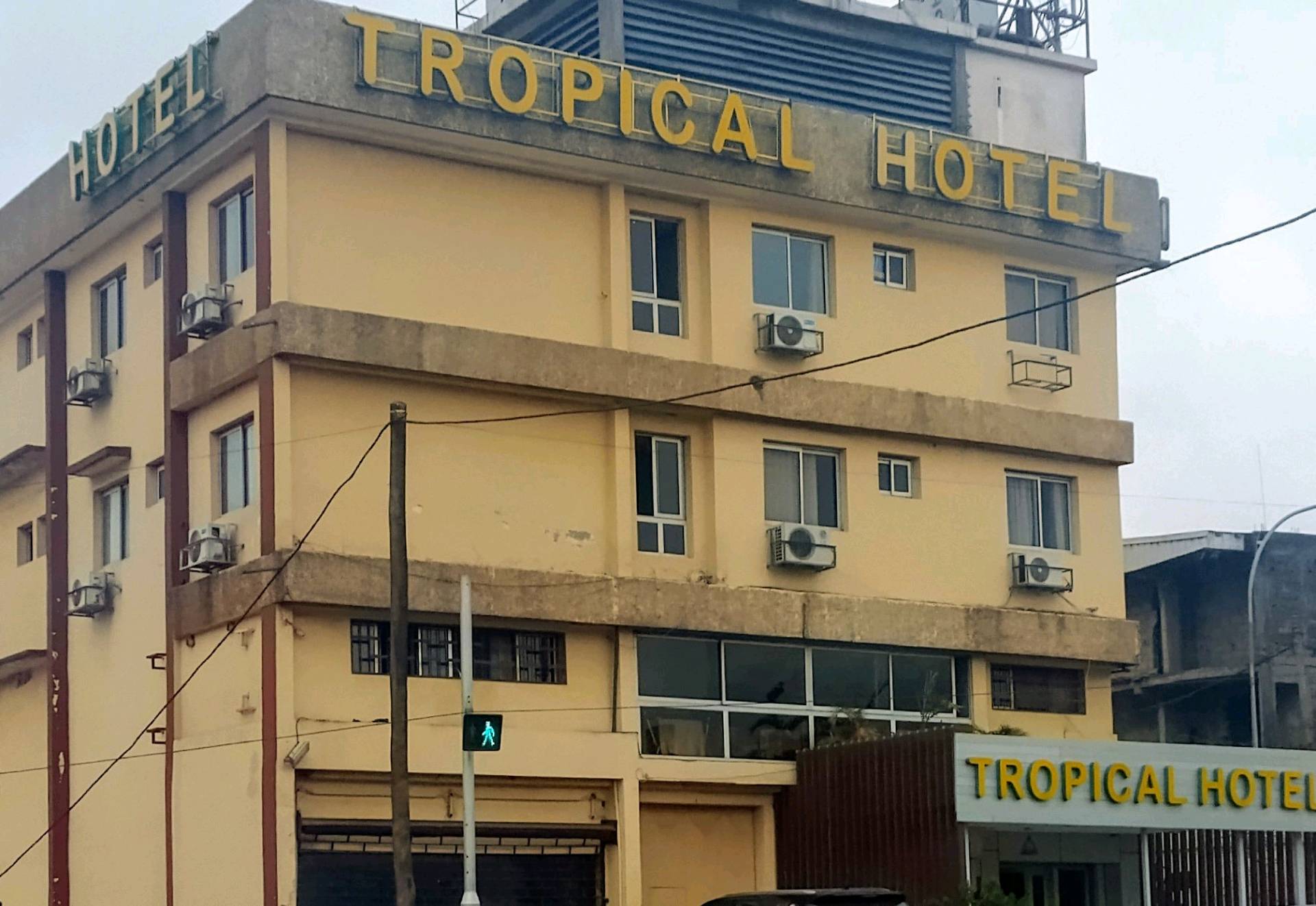 TROPICAL HÔTEL
