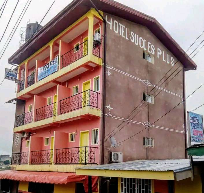 Hôtel Succès Plus